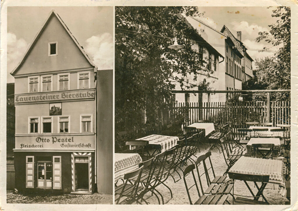 Postkarte, auf der zwei verschiedene Bilder zu sehen sind. Eine dreistöckige Gaststube „Lauensteiner Bierstube“ mit einer Fleischerei von Otto Pestel auf der linken Seite. Auf dem rechten Bild stehen Tisch- und Stuhlgarnituren und im Hintergrund sind ein Garten und weitere Häuser zu sehen.